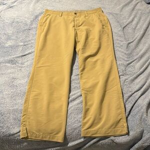 Mens Under Armour golf pants. 36/30 Khaki